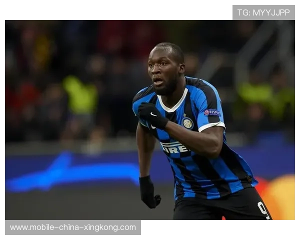 卢卡库超强抗压推进形成绝佳射门位置