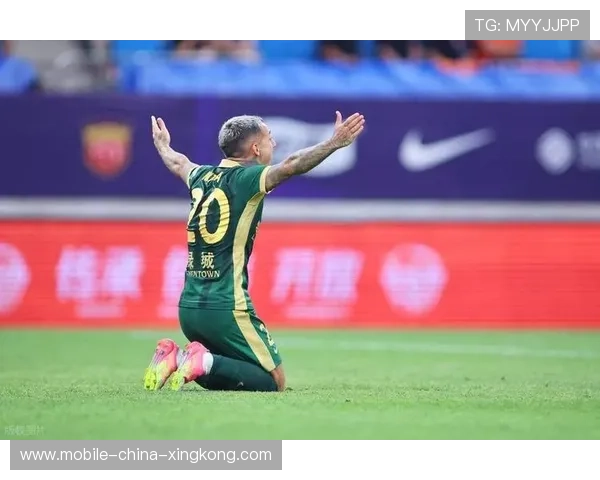 球员加盟后首秀即破门，新援迅速赢得主教练信任，开启球队全新篇章